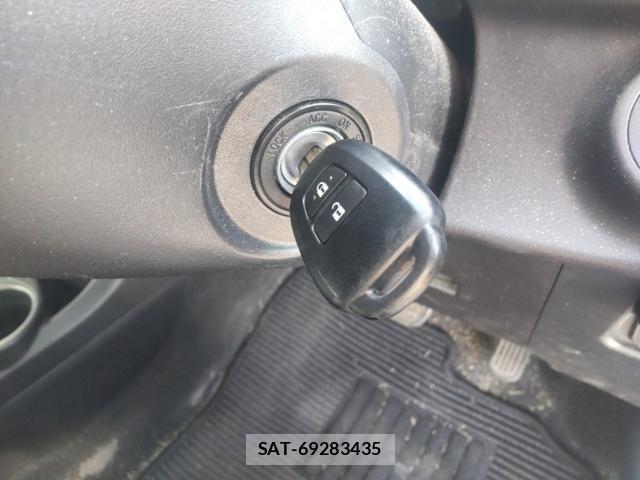 Toyota AQUA 2021-08 8285685-14