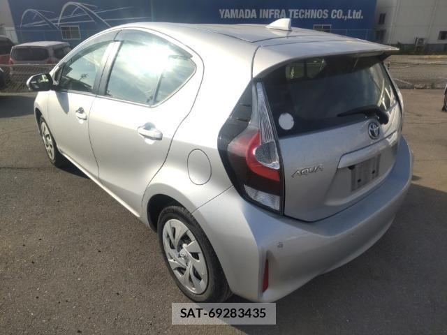 Toyota AQUA 2021-08 8285685-5