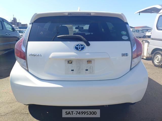 Toyota AQUA 2015-07 8285689-1