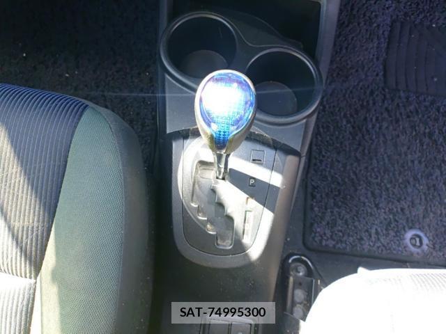 Toyota AQUA 2015-07 8285689-11