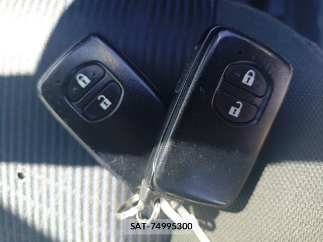 Toyota AQUA 2015-07 8285689-14