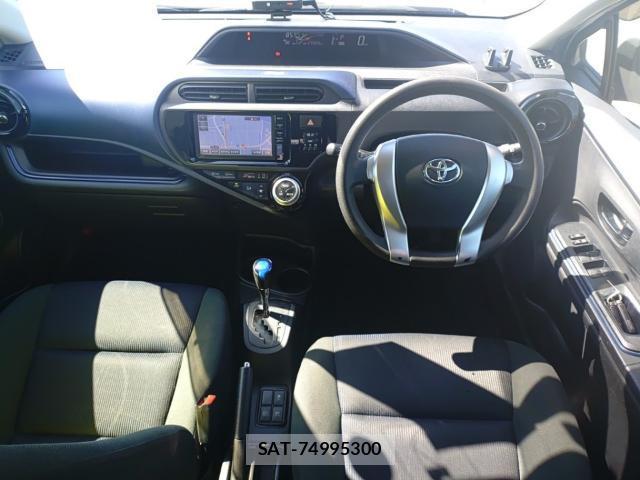 Toyota AQUA 2015-07 8285689-2
