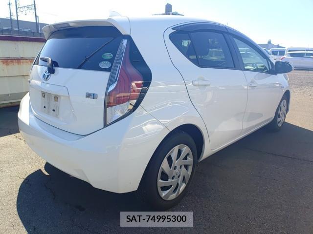 Toyota AQUA 2015-07 8285689-4