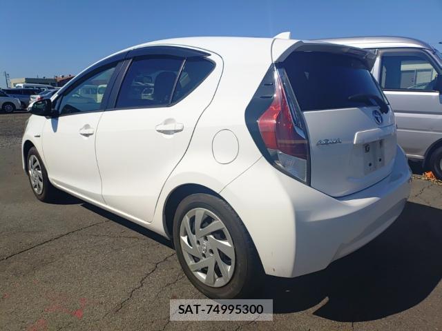 Toyota AQUA 2015-07 8285689-5