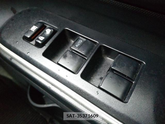 Toyota AQUA 2019-07 8285690-13