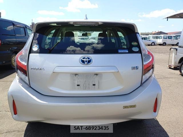 Toyota AQUA 2021-07 8285691-1