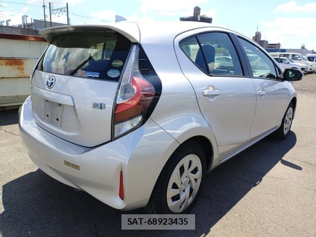 Toyota AQUA 2021-07 8285691-4