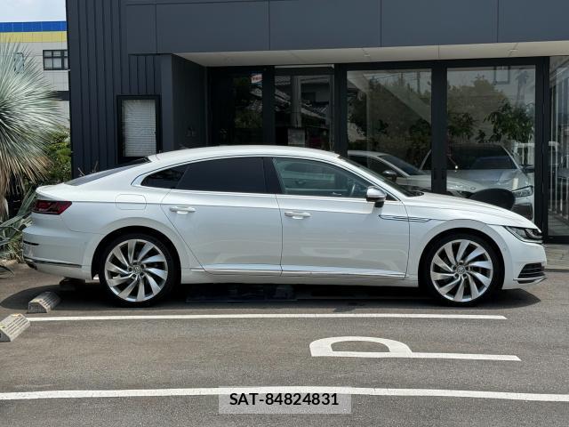 VolksWagen ARTEON 2018-10 8282539-4