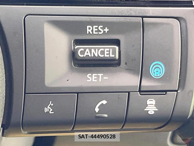 Nissan AURA 2023-06 8282626-5