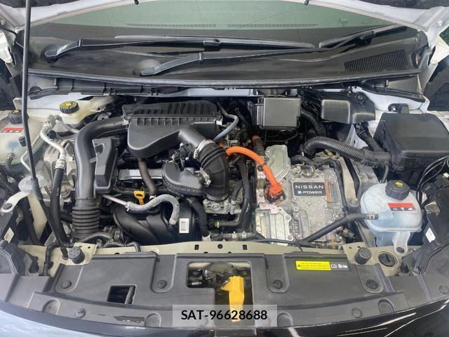 Nissan AURA 2021-10 8283604-18