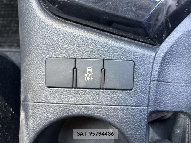 Toyota AURIS 2017-09 8278980-11