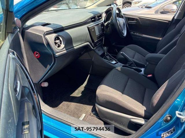 Toyota AURIS 2017-09 8278980-6