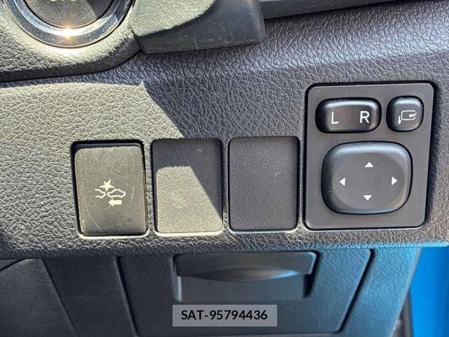 Toyota AURIS 2017-09 8278980-9
