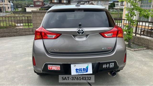 Toyota AURIS 2012-10 8280531-1