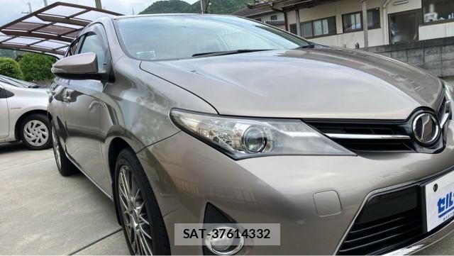 Toyota AURIS 2012-10 8280531-11