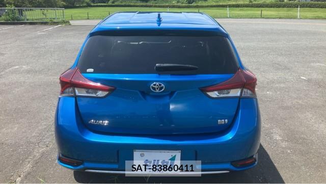Toyota AURIS 2016-06 8282222-1