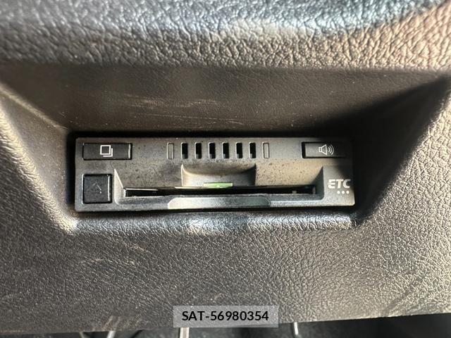 Toyota AURIS 2016-12 8285442-15
