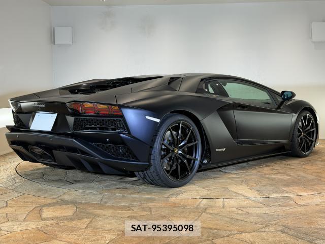 Lamborghini Aventador 2021-09 8279222-2