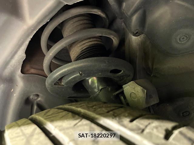 Mazda AXELA HYBRID 2014-11 8279394-18