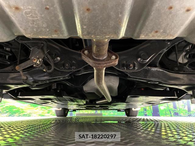 Mazda AXELA HYBRID 2014-11 8279394-19