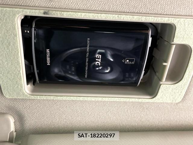Mazda AXELA HYBRID 2014-11 8279394-4