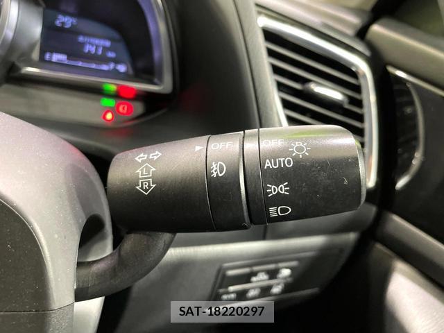 Mazda AXELA HYBRID 2014-11 8279394-8