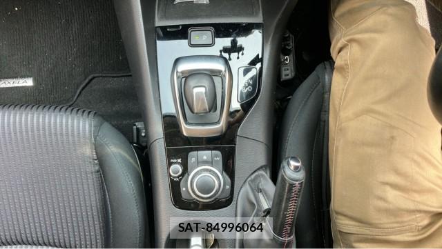 Mazda AXELA HYBRID 2014-06 8281581-14