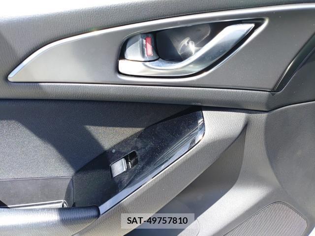 Mazda AXELA 2017-05 8279911-12