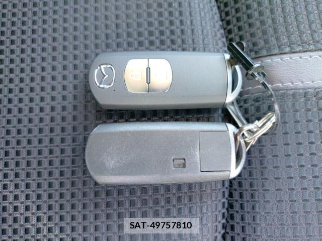 Mazda AXELA 2017-05 8279911-14