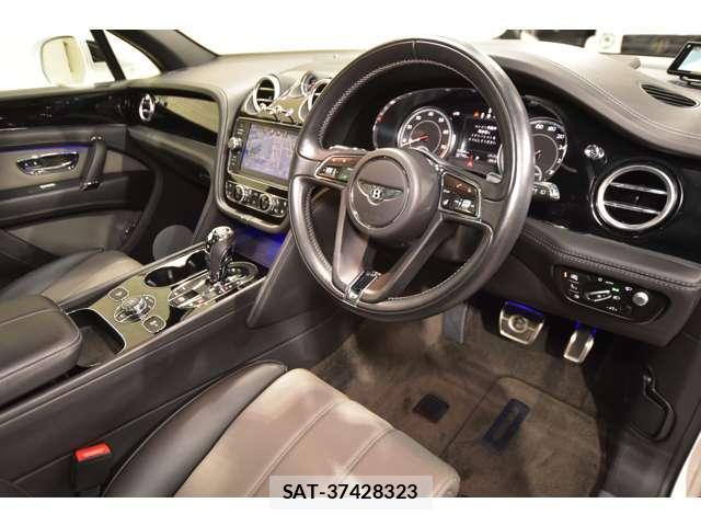 Bentley BENTAYGA 2018-07 8285786-15