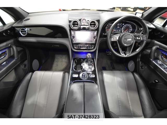 Bentley BENTAYGA 2018-07 8285786-2