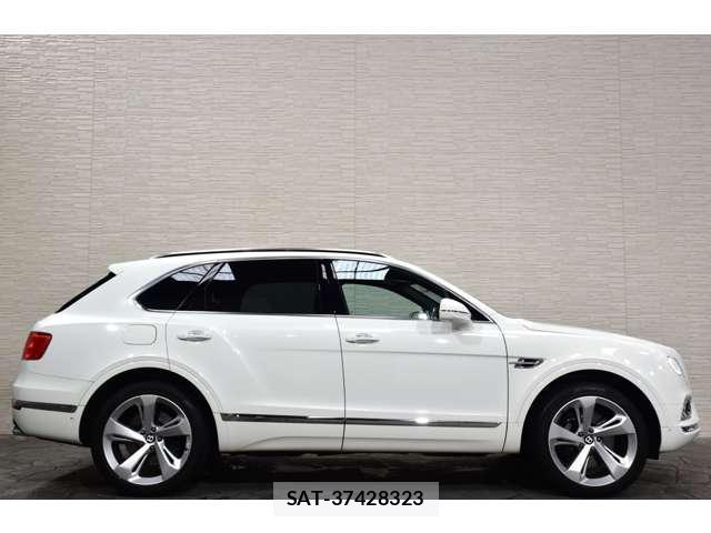 Bentley BENTAYGA 2018-07 8285786-3