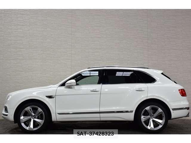 Bentley BENTAYGA 2018-07 8285786-7