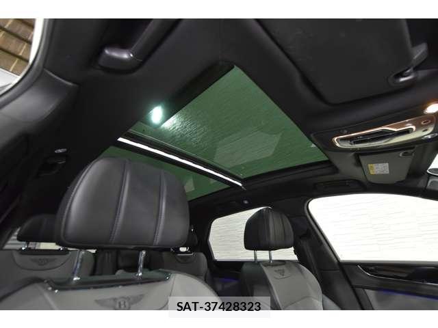 Bentley BENTAYGA 2018-07 8285786-8