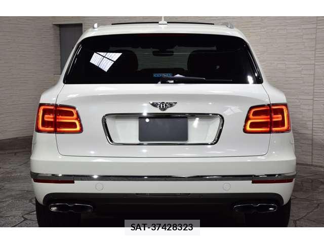 Bentley BENTAYGA 2018-07 8285786-9