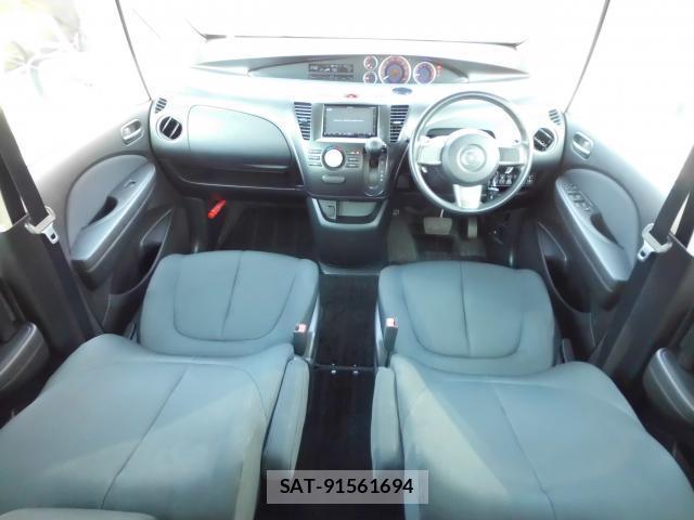 Mazda BIANTE 2014-08 8282733-2