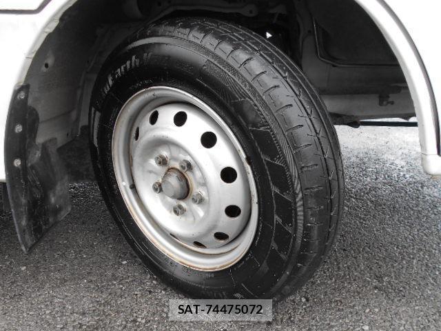 Mazda BONGO VAN 2014-01 8285593-17