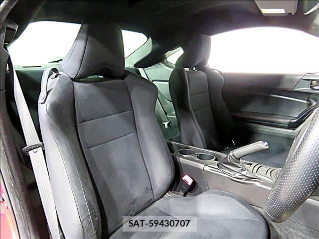 Subaru BRZ 2014-10 8281251-11