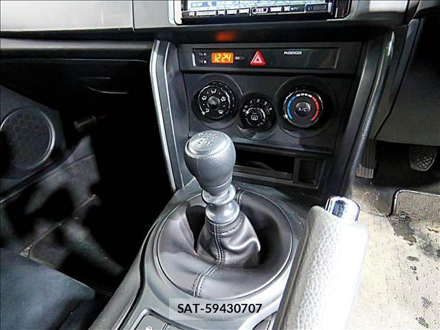 Subaru BRZ 2014-10 8281251-17