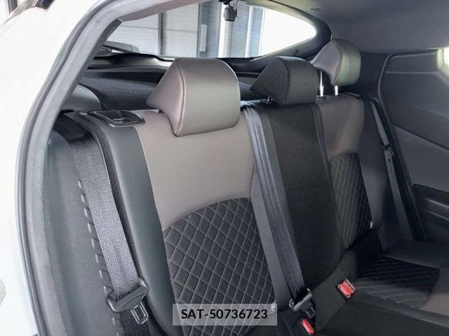 Toyota C-HR 2021-03 8276984-4
