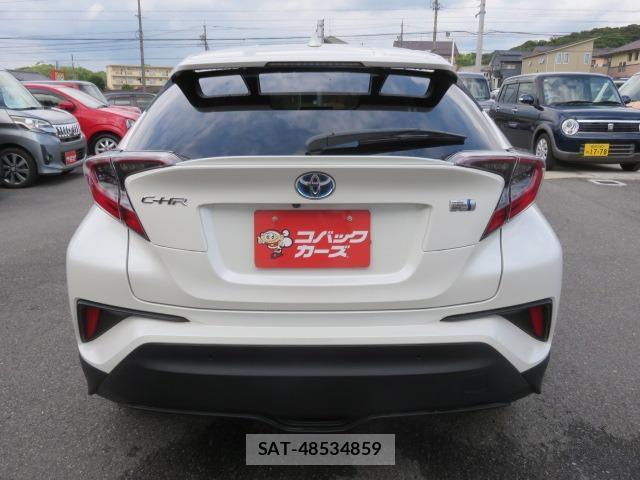 Toyota C-HR 2017-04 8277685-6
