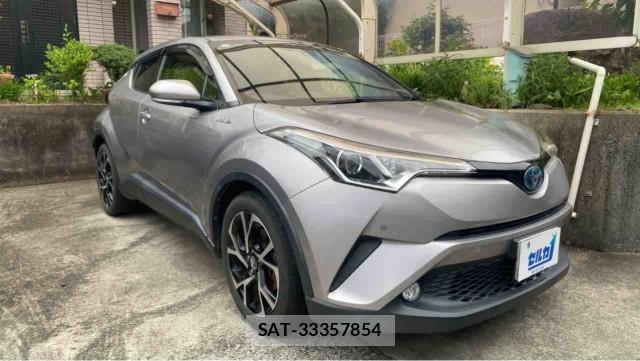 Toyota C-HR 2017-07 8281118-11