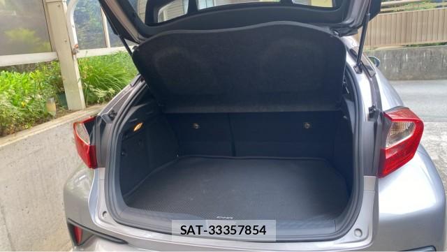 Toyota C-HR 2017-07 8281118-17