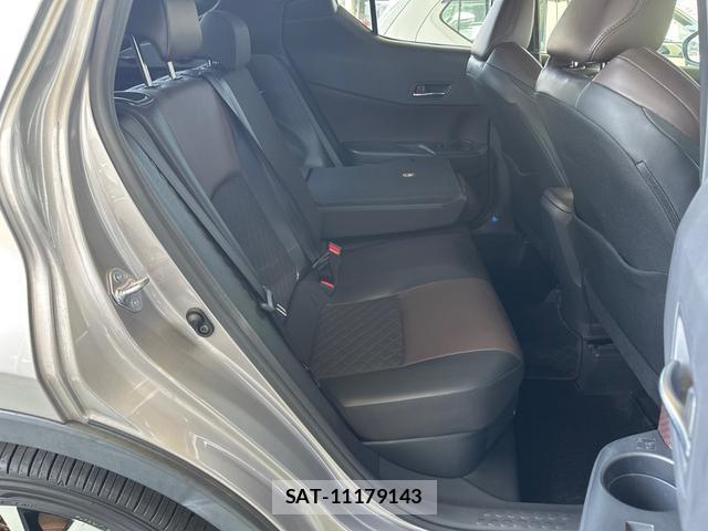 Toyota C-HR 2017-04 8281195-12