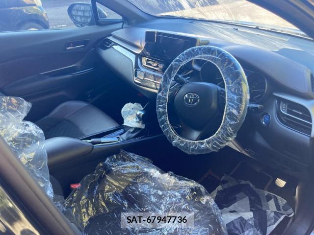 Toyota C-HR 2018-07 8284269-9