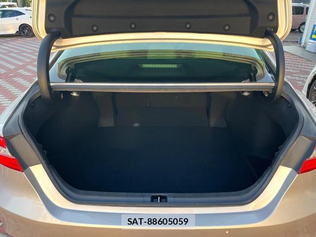 Toyota CAMRY 2017-12 8279433-9