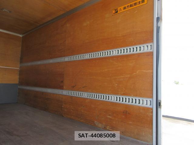 MITSUBISHI FUSO CANTER 2018-04 8276794-13