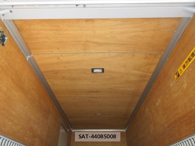 MITSUBISHI FUSO CANTER 2018-04 8276794-14