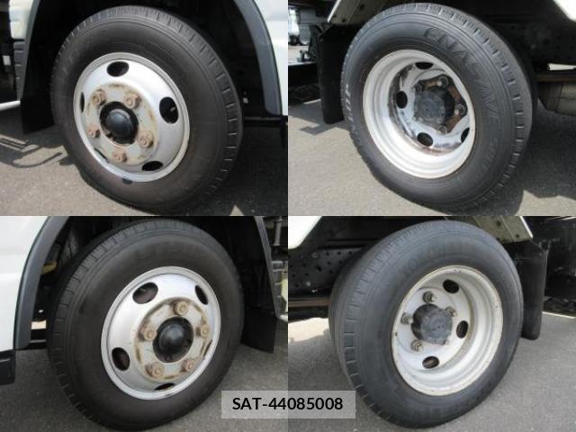 MITSUBISHI FUSO CANTER 2018-04 8276794-9