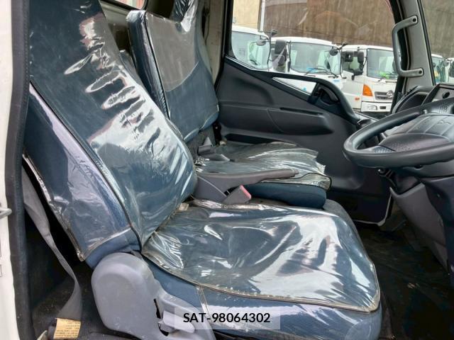 MITSUBISHI FUSO CANTER 2015-03 8277515-2